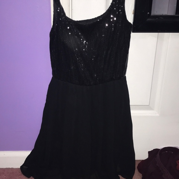 Black dress - Picture 1 of 2